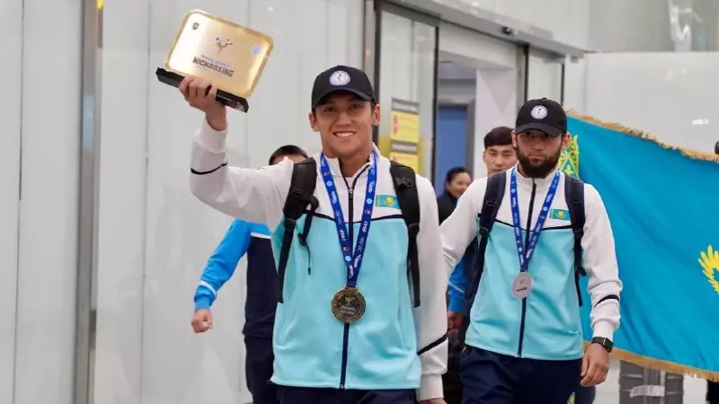 Әлем чемпионатына қатысқан кикбоксшыларымыз Астанаға оралды