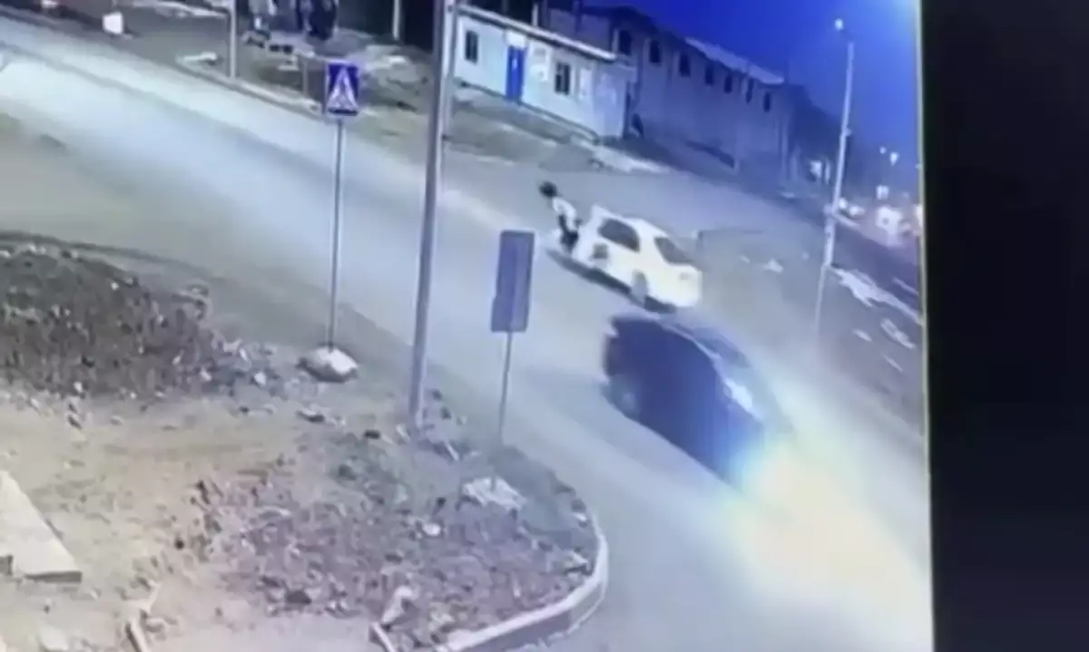 Ақмолада апалы-сіңлі оқушыларды көлік қағып кетті