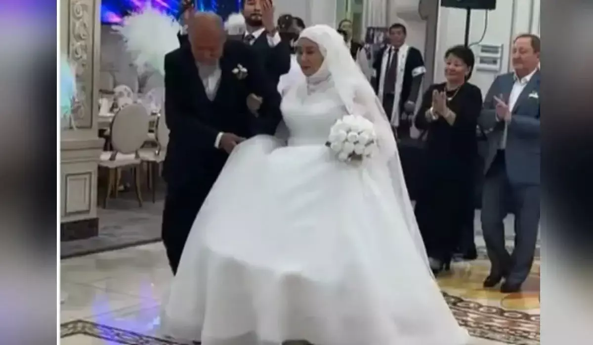 75 жастағы ақсақал «үйлену тойын» өткізіп, жұбайына ақ көйлек кигізді (ВИДЕО)