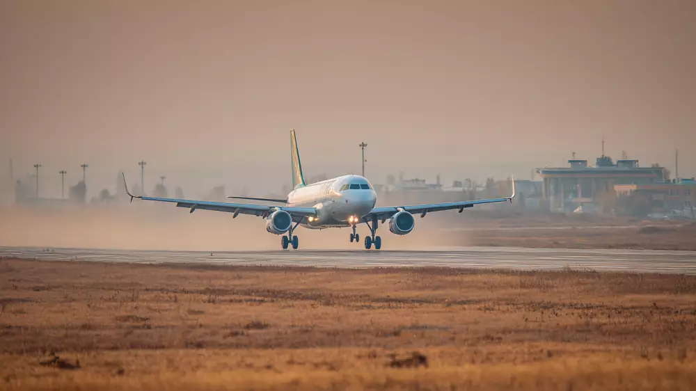 Иностранцы отказались покидать самолёт в Актау: в аэропорту объяснили ситуацию