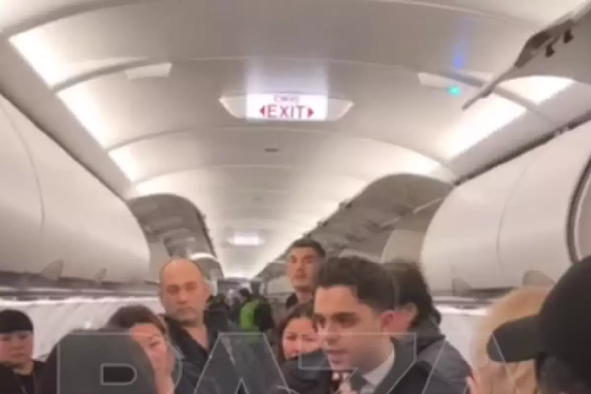 Рейс Стамбул — Актобе не долетел: самолёт приземлился в Актау