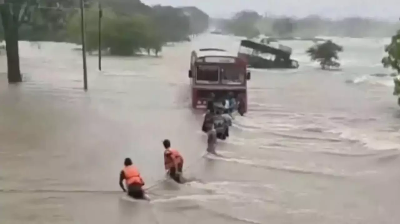 Шри-Ланкада дауылдан 410 адам опат болды