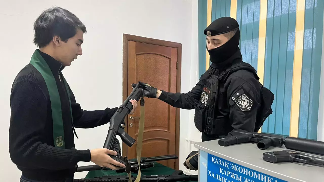 Астана – есірткісіз қала: Жұлдыздар мен полиция жастарға үн қатты 