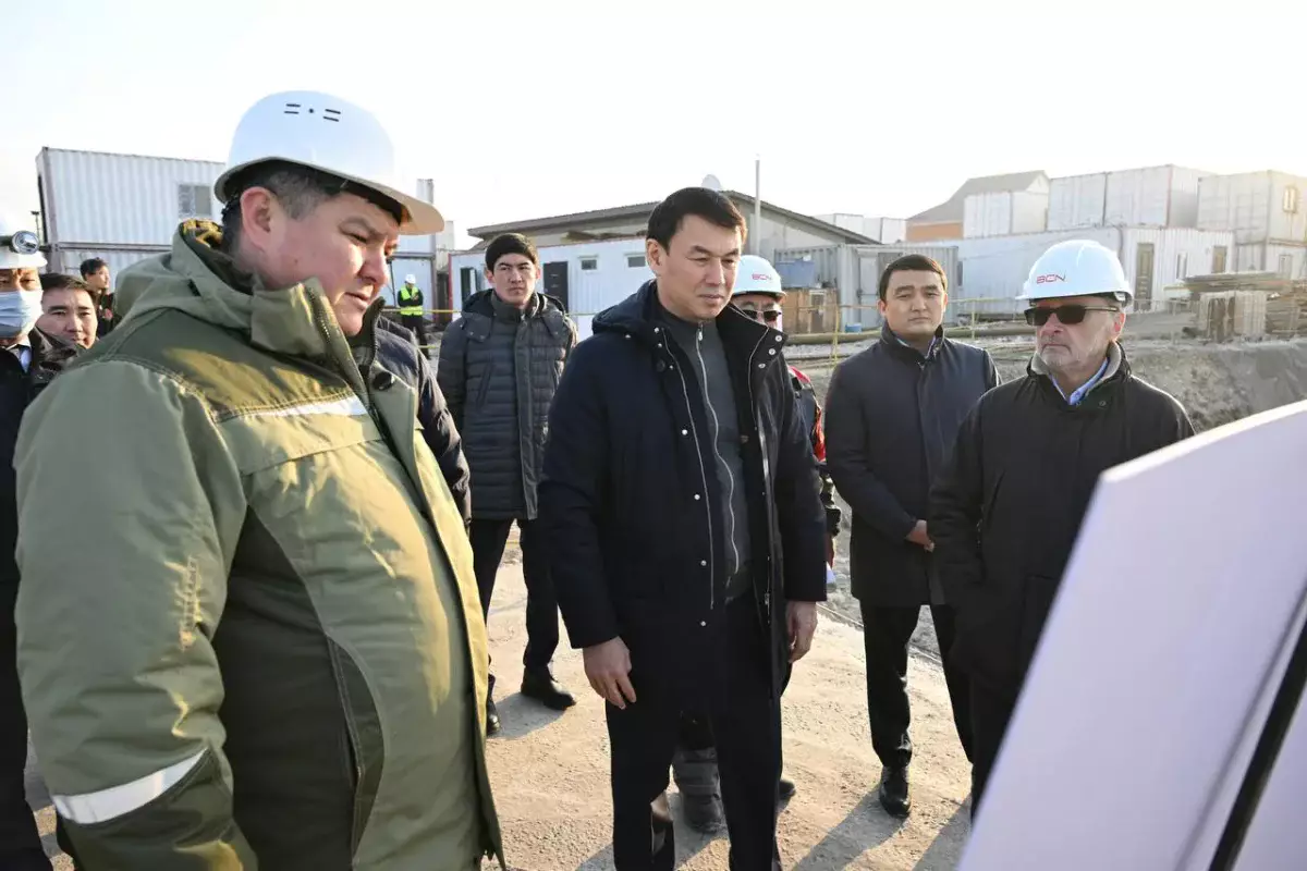 Аким Алматы Дархан Сатыбалды проверил ход строительства станции метро «Калкаман»