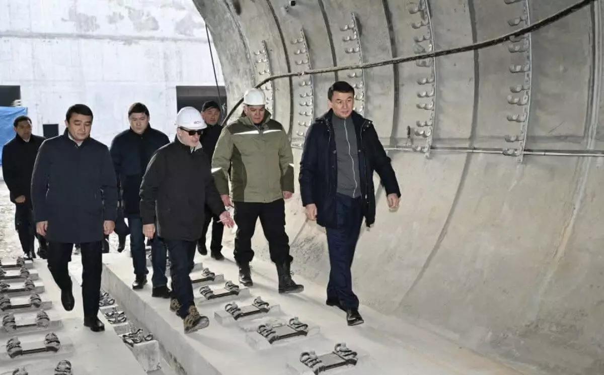 Дархан Сатыбалды проверил ход строительства станции метро «Калкаман» и прилегающих тоннелей