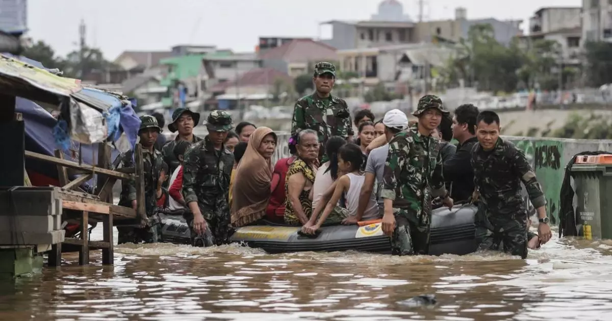  Индонезиядағы су тасқынынан қаза тапқандар саны 700 адамнан асты 