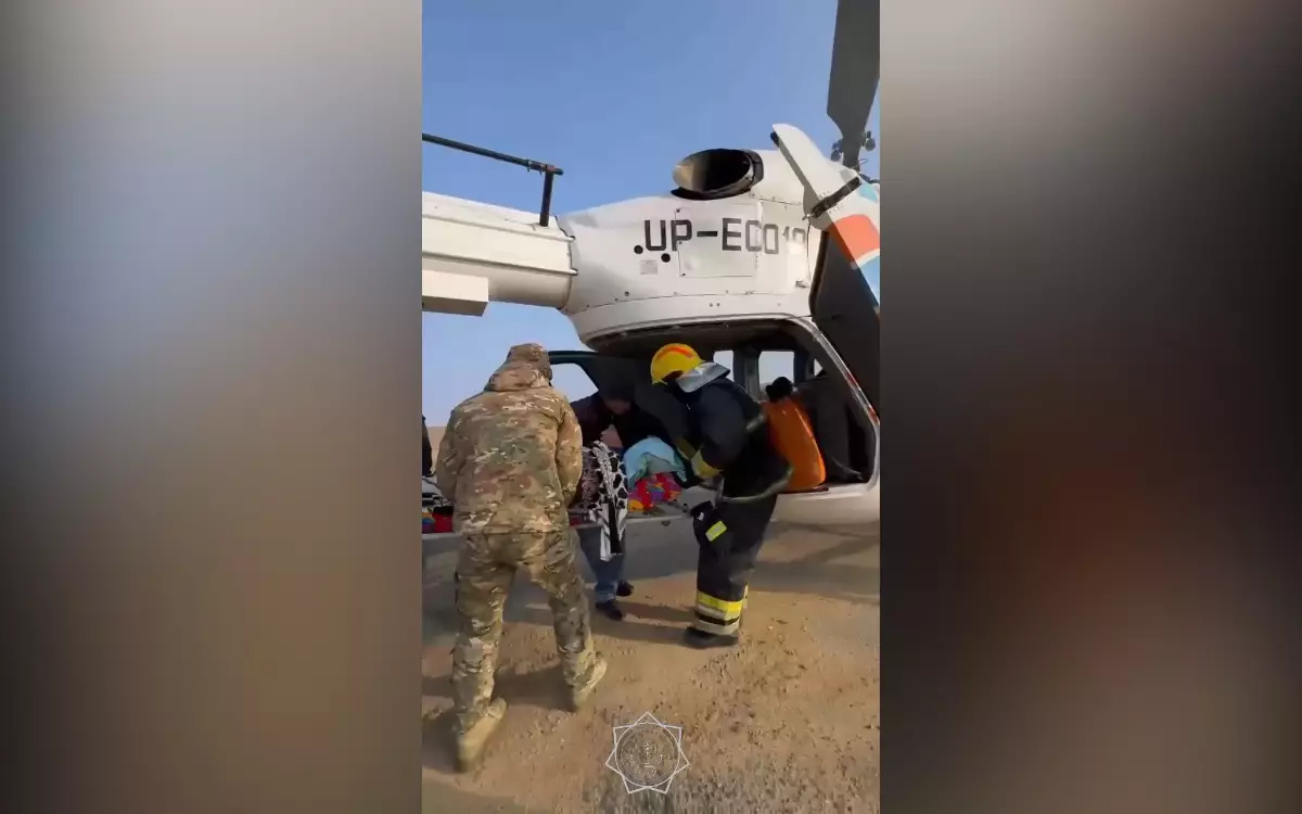 Из Миялы в Атырау: вертолёт доставил пациента