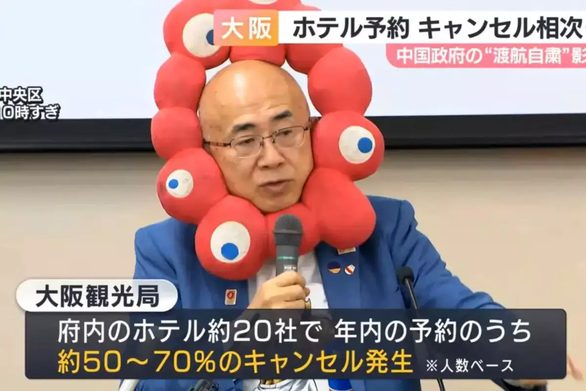 Японский чиновник стал вирусным из-за необычного головного убора - новости на Lada.kz 02.12.2025