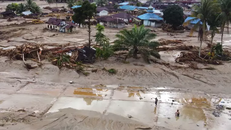 Индонезиядағы су тасқыны құрбандарының саны 700-ден асты