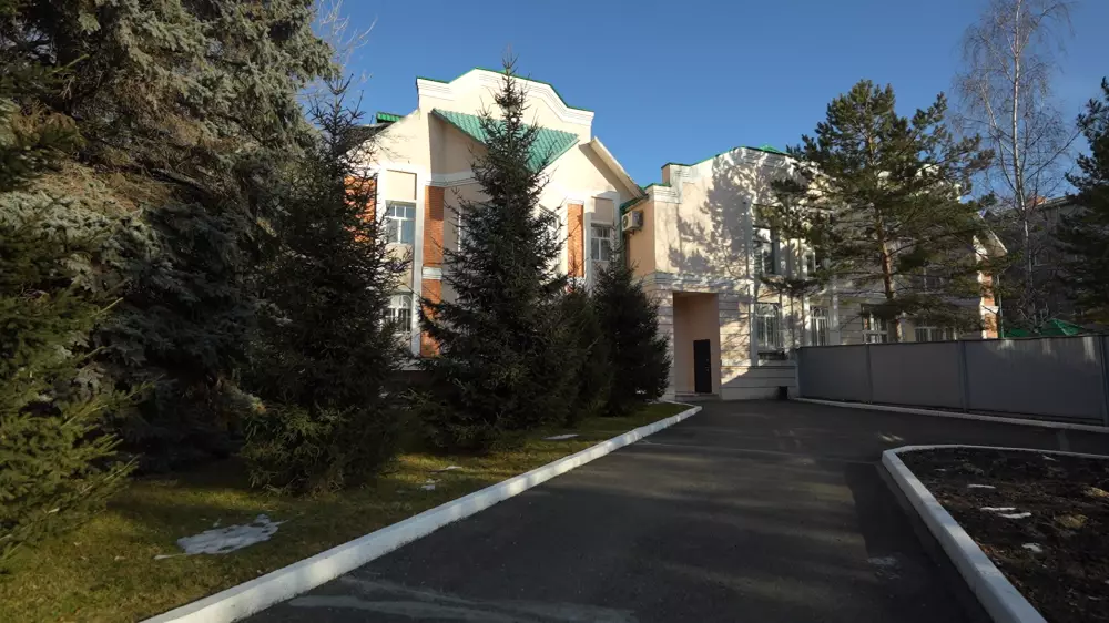 Достался “по наследству“: появились кадры роскошного дома, где живёт аким СКО