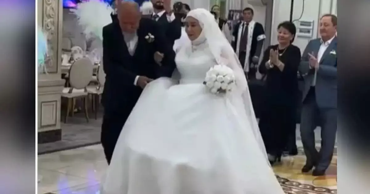  Жұбайына ақ көйлек кигізген 75 жастағы ақсақал желіні шулатты 