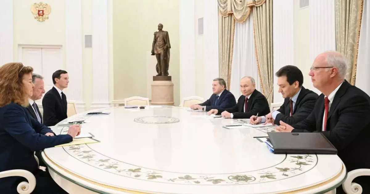  Бес сағатқа созылған келіссөз: Путин АҚШ өкілдерімен бейбіт жоспарды талқылады 