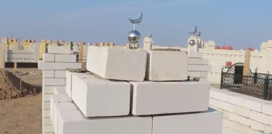 Атырауда қабірлерді талқандағандар іздестіріліп жатыр