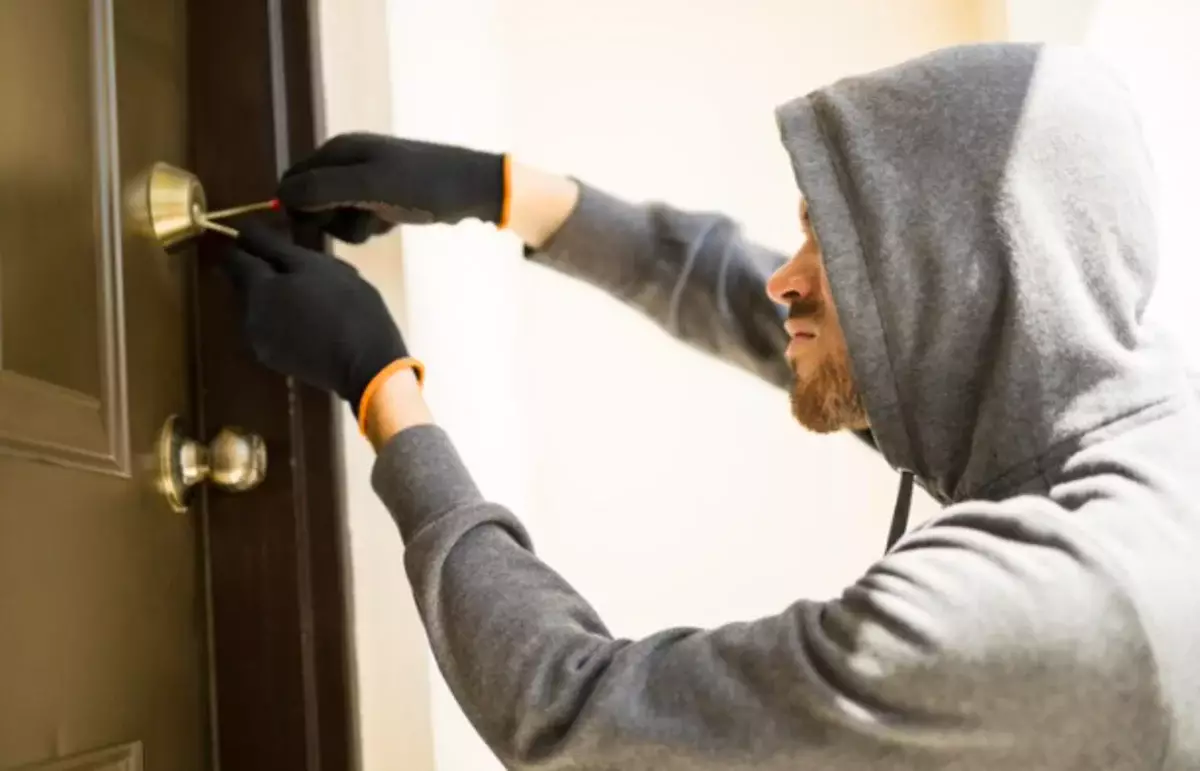 Дерзкие налетчики обчистили квартиру на 900 тысяч тенге в Кокшетау