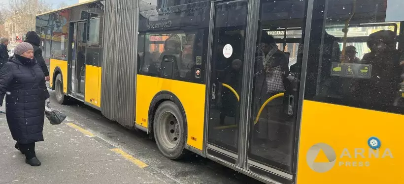 "Вышла раньше времени": озвучивать остановки в автобусах просят семейчане