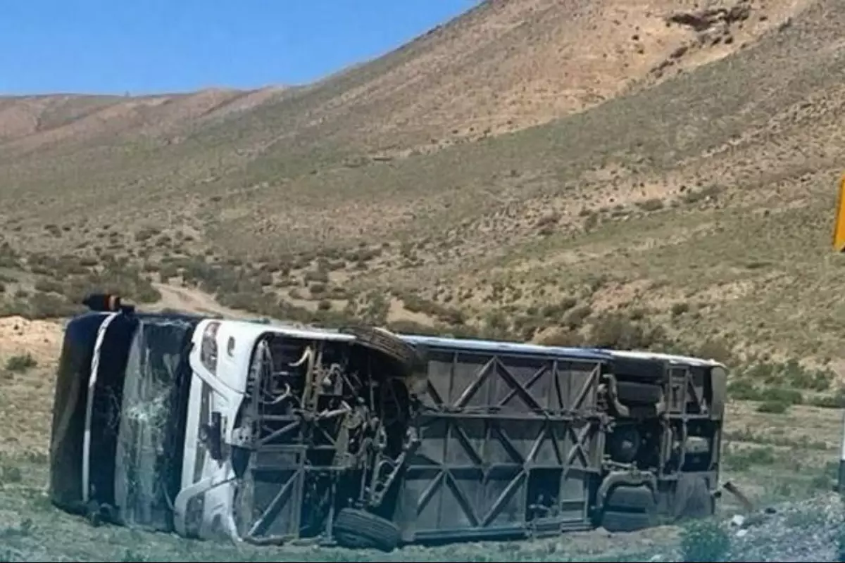 В Алматинской области перевернулся автомобиль с туристами из Филиппин: один погиб, пятеро ранены