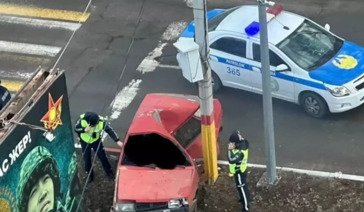 Қостанай облысында полициядан қашқан жүргізуші апатқа ұшырап, оқиға орнында көз жұмды