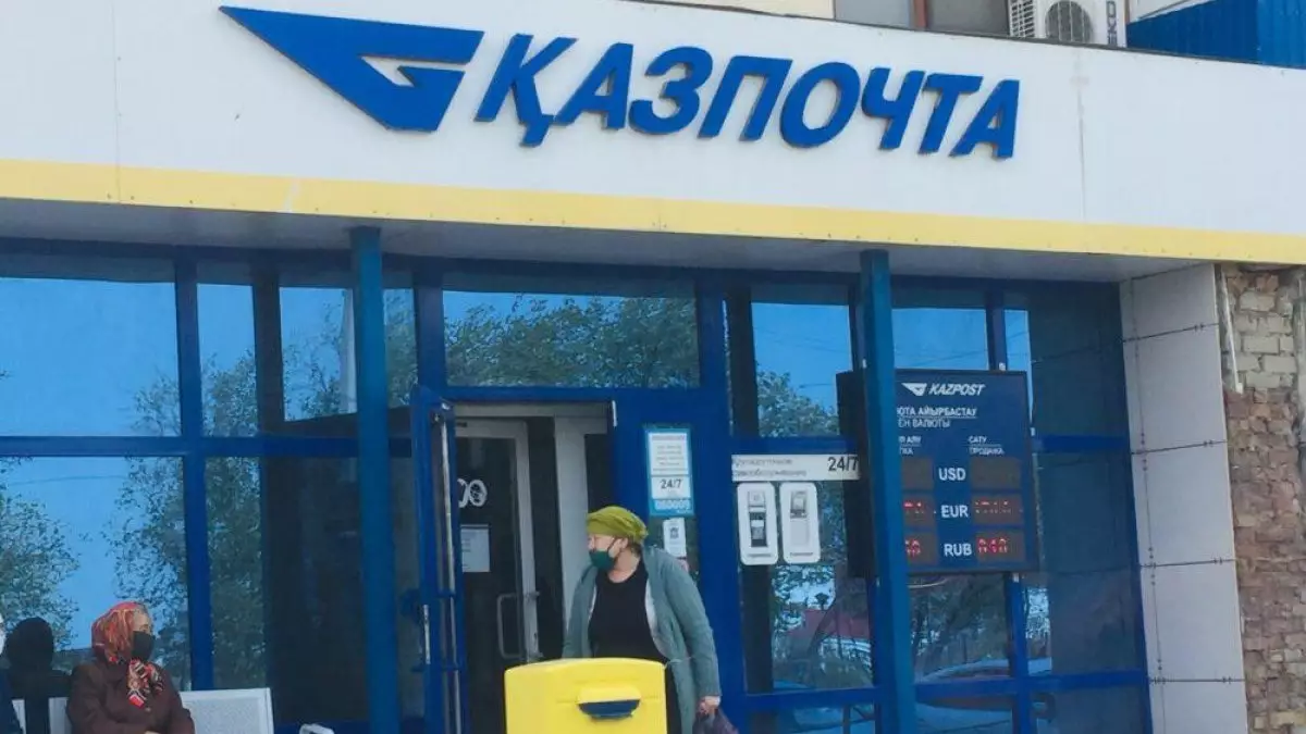 “Қазпоштаға көмек керек”: Саиров Мәжілісте ауылға газет тарату мәселесін көтерді