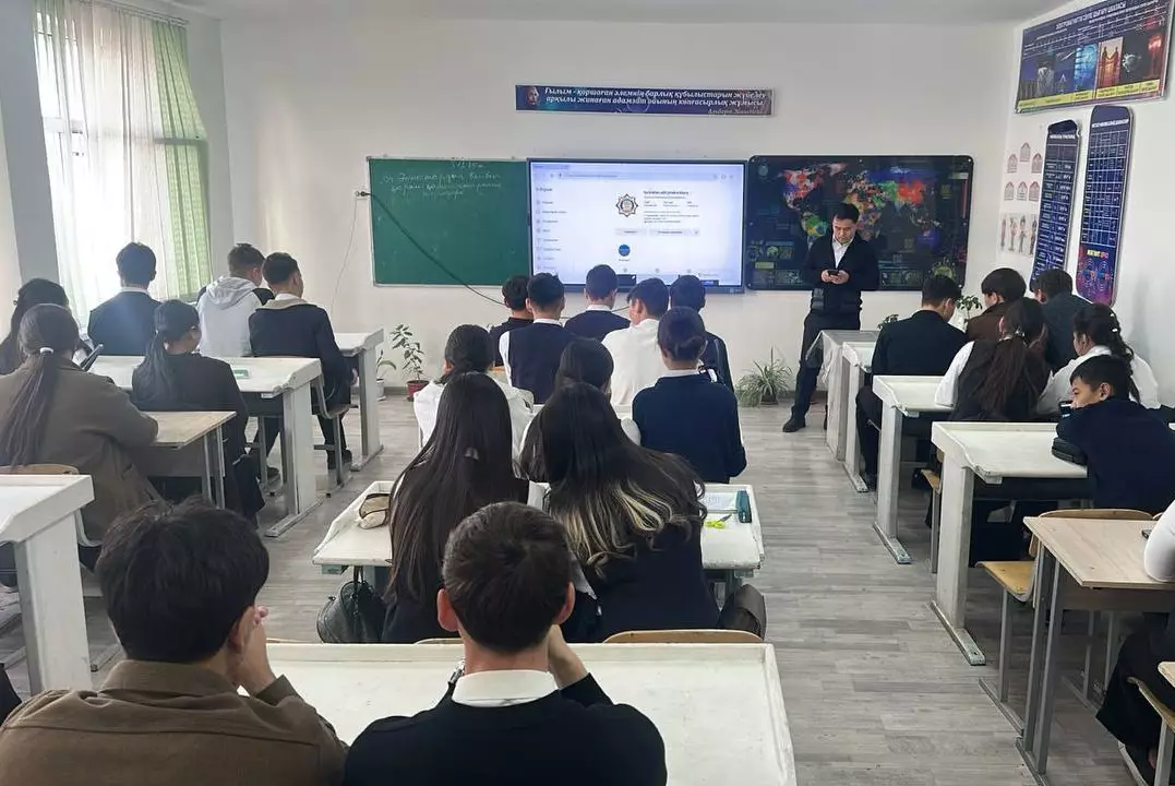 Буллинг и суицид среди школьников: в Туркестане провели встречу с прокурорами и психологами