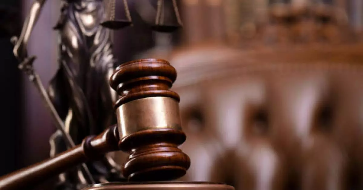  Аялдамада автобус жүргізушісінің жағын сындырған жолаушы жазадан құтылып кетті 