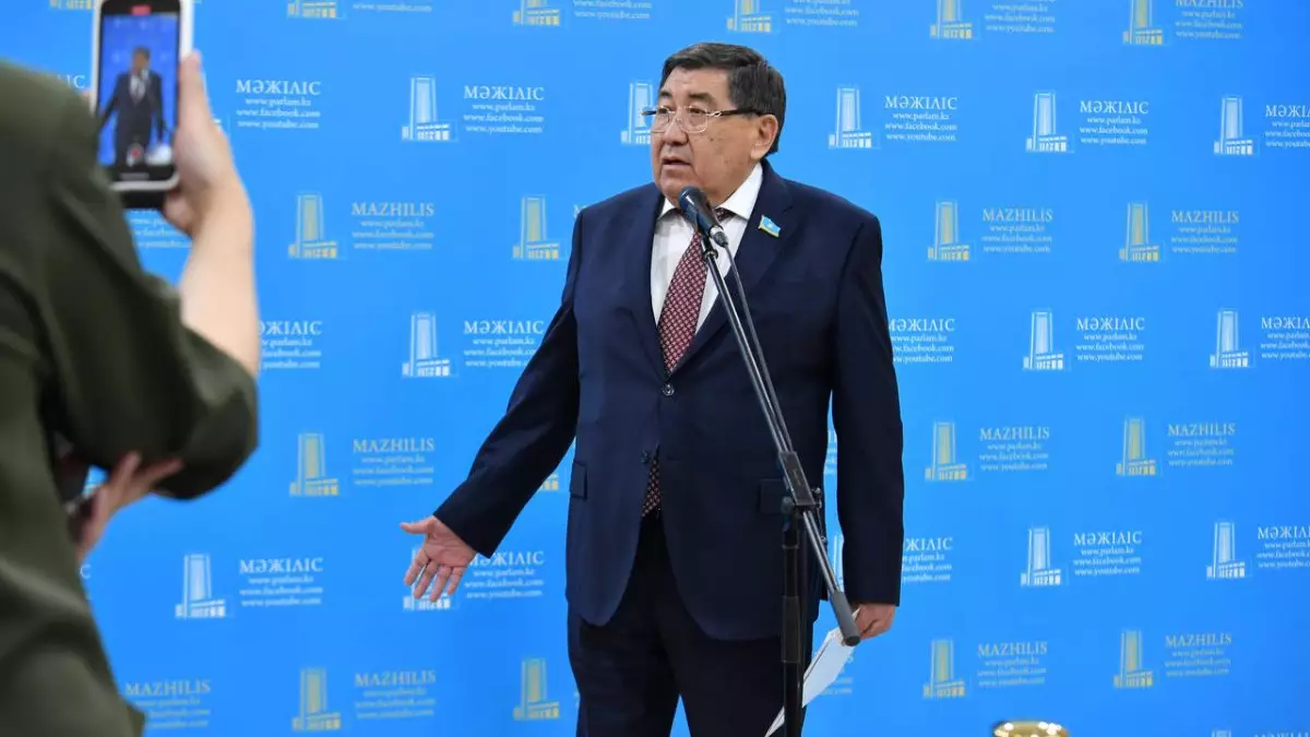 Депутат: Ит емес-ау, кит өлген жерден сары май тасимыз