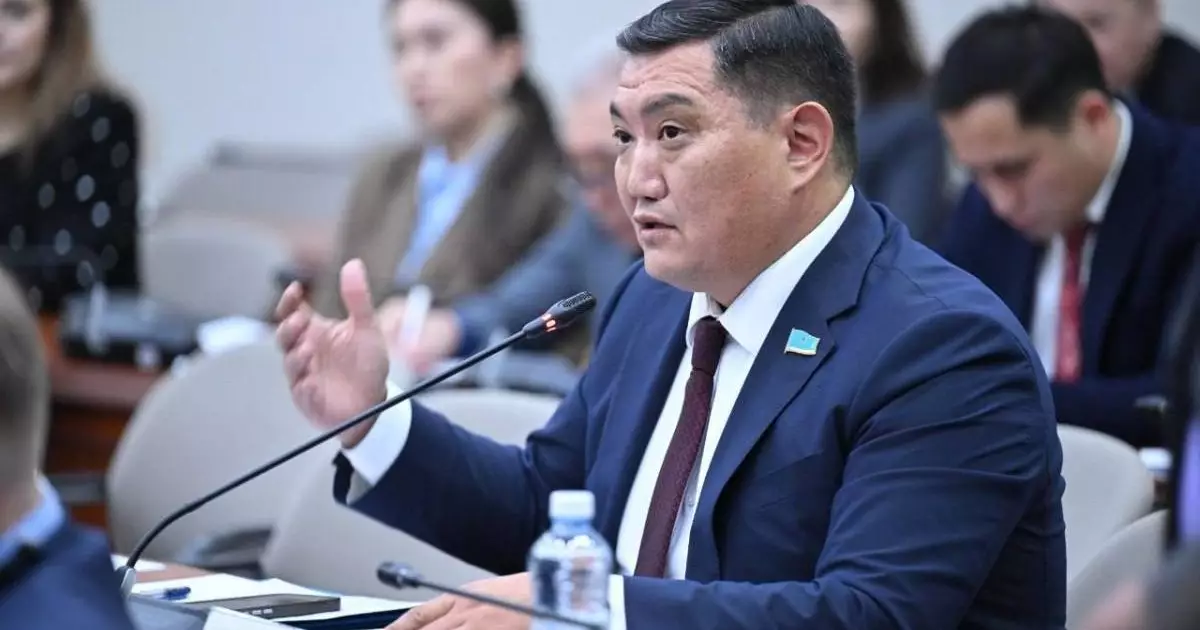  «Шалқып өмір сүргісі келеді»: депутат Базарбек өзіне банктер қысым жасап жатқанын айтты 