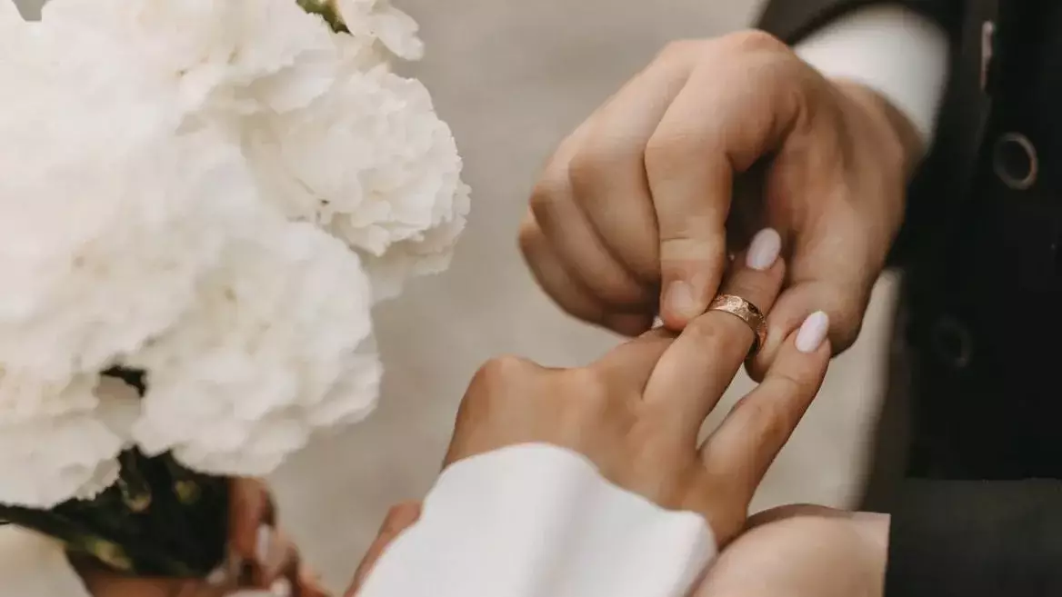 Шетелдікке күйеуге шыққан қазақ қызы өзегін өртеген өкінішін айтты