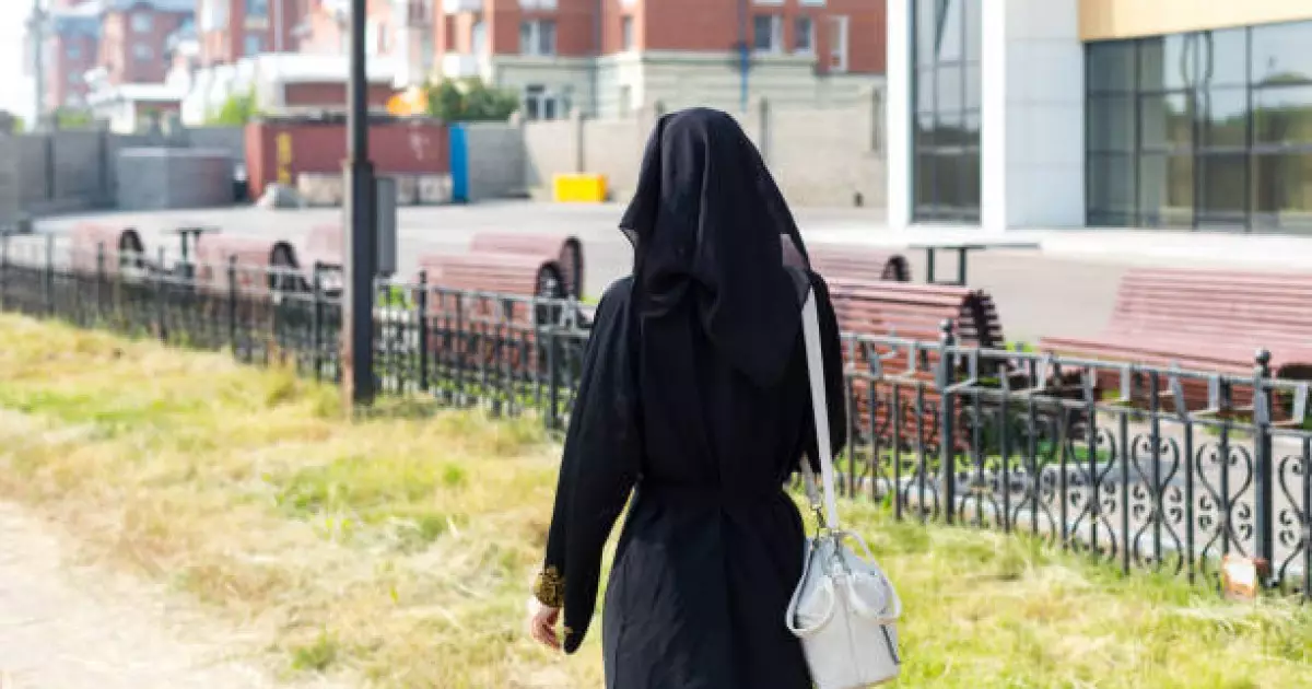   Қоғамдық орындарда тұмшаланып киінгендер жауапқа тартылмақ   