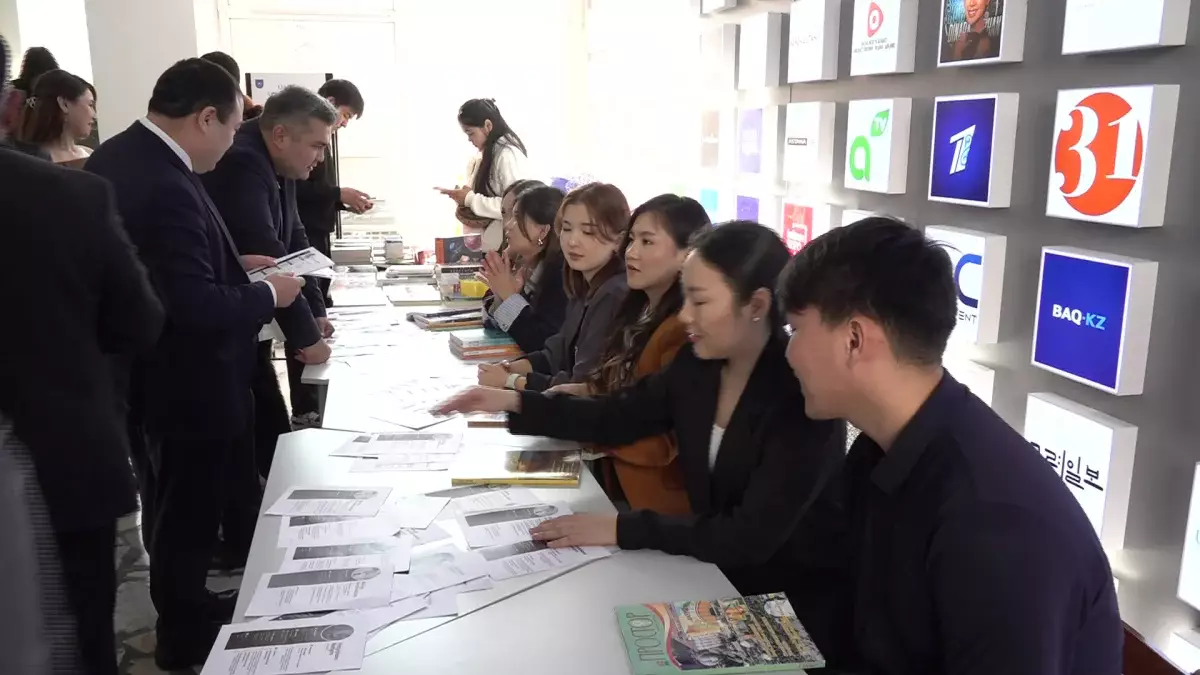 Алматыда жоғарғы оқу орындарының бірінде бос орындар жәрмеңкесі өтті