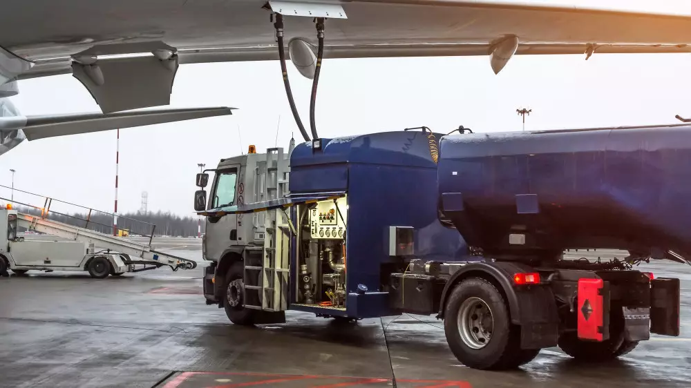 Безотлагательно принять меры - Токаев дал поручения по авиатопливу