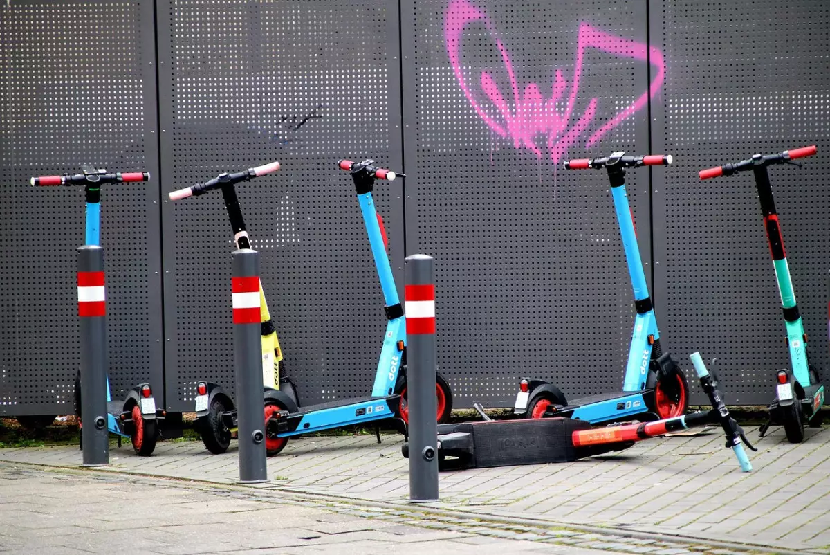 В Казахстане ужесточат правила использования электросамокатов: что изменится