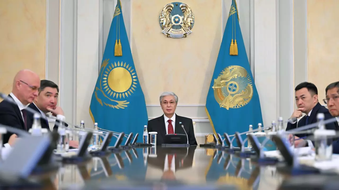 Тоқаев өңірлік жүк авиахабтарын дамыту жөнінде кеңес өткізді