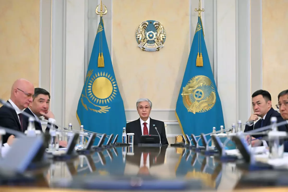 Президент Казахстана поставил задачу развить грузовые авиахабы: ключевые тезисы совещания