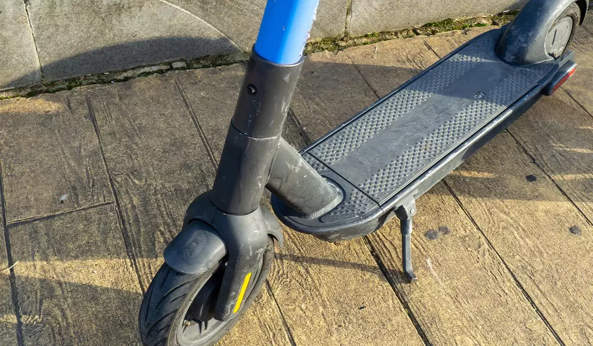 Самокатов больше не будет на тротуарах? В Мажилисе приняли закон