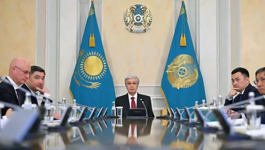 Токаев дал поручения по формированию авиахабов на базе ключевых аэропортов страны