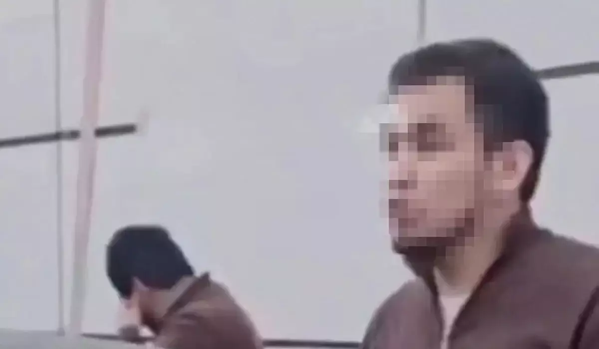 Алматыда бір топ ер адам тапа-тал түсте бойжеткенді көлігіне салып, ұрлап кетпек болды (ВИДЕО)