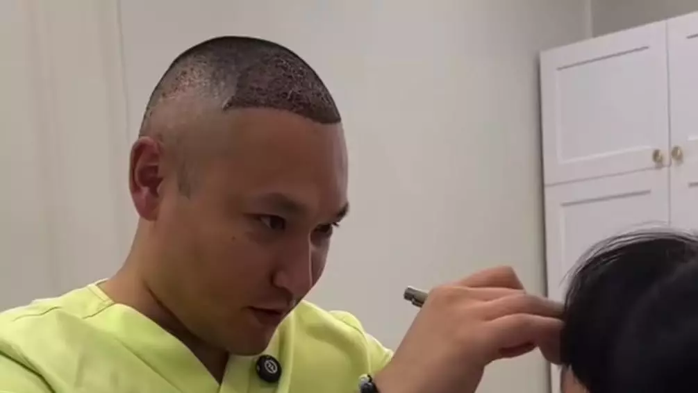 Көп балалы хирург Мөлдір Мұқанға ерекше сыйлық жасады