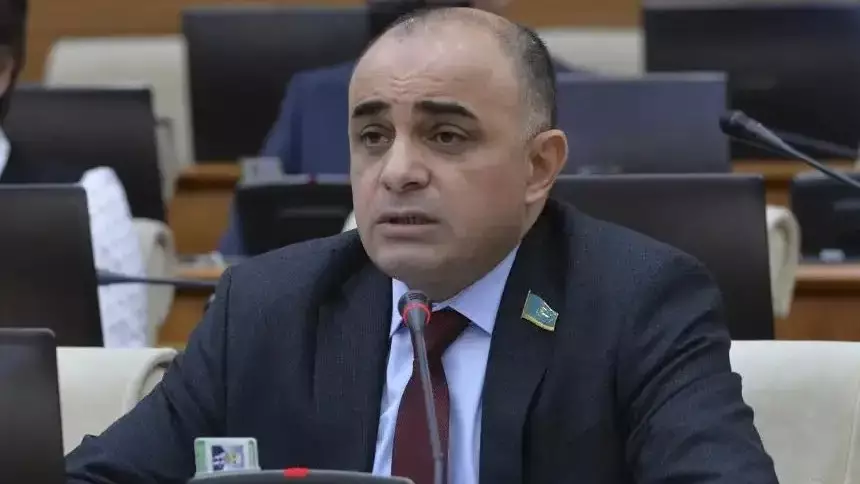 Қазақстанда қоғамдық орындарда никаб кигендер жазаланады: депутат түсіндірді