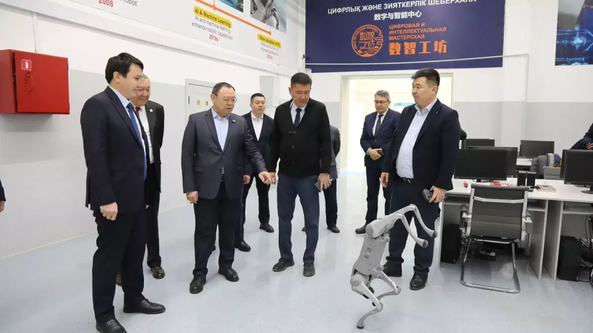 Алматы қаласы әкімінің орынбасары Абзал Нүкенов ҚазҰУ-нің ғылыми әлеуетімен танысты