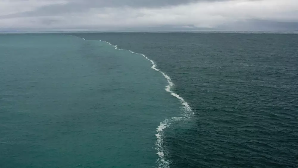 Неліктен Атлант және Тынық Мұхиттарының суы бір-бірімен қосылмайды?