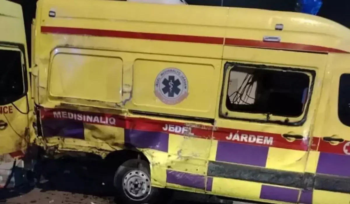 Алматыда жедел жәрдем көлігі апатқа ұшырап, бір адам қаза болды (ВИДЕО)