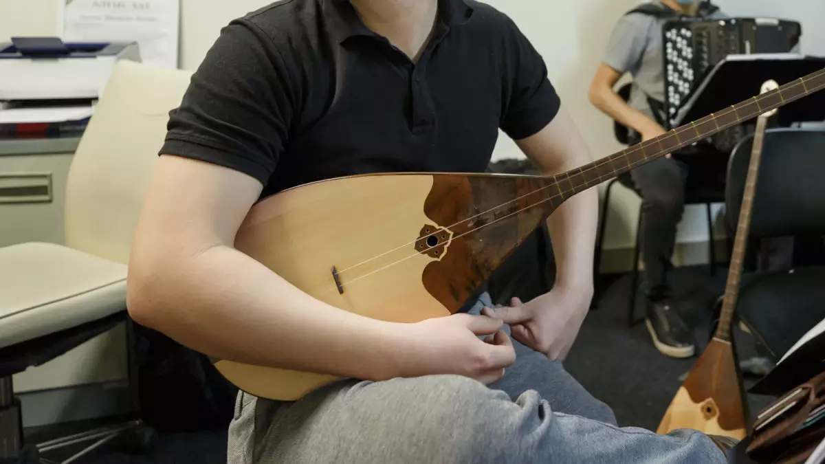 Мужской хор Национальной гвардии РК исполнил хит Linkin Park под домбру