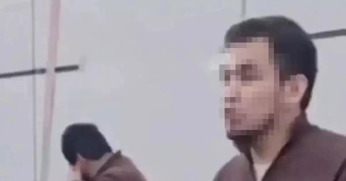  Бір топ жігіт көшеде бейтаныс қызды күштеп ұрлап әкетпек болған 