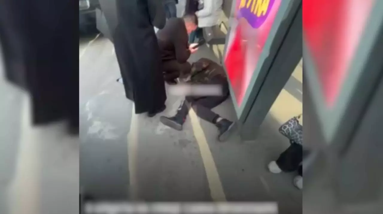 Автомобиль сбил людей на остановке в Алматы