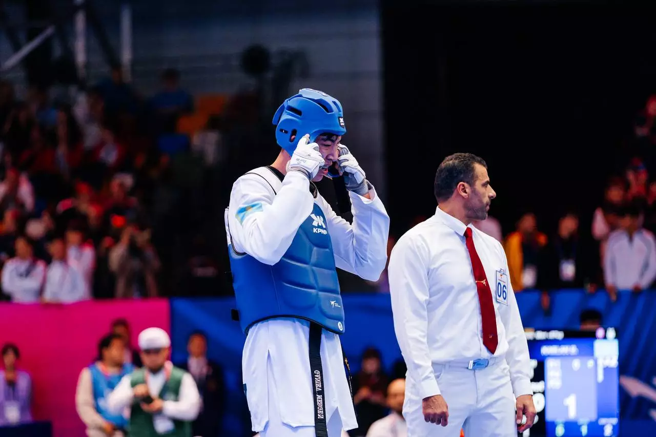 Қазақ таеквондошысы әлем чемпионын жеңіп, финалға шықты