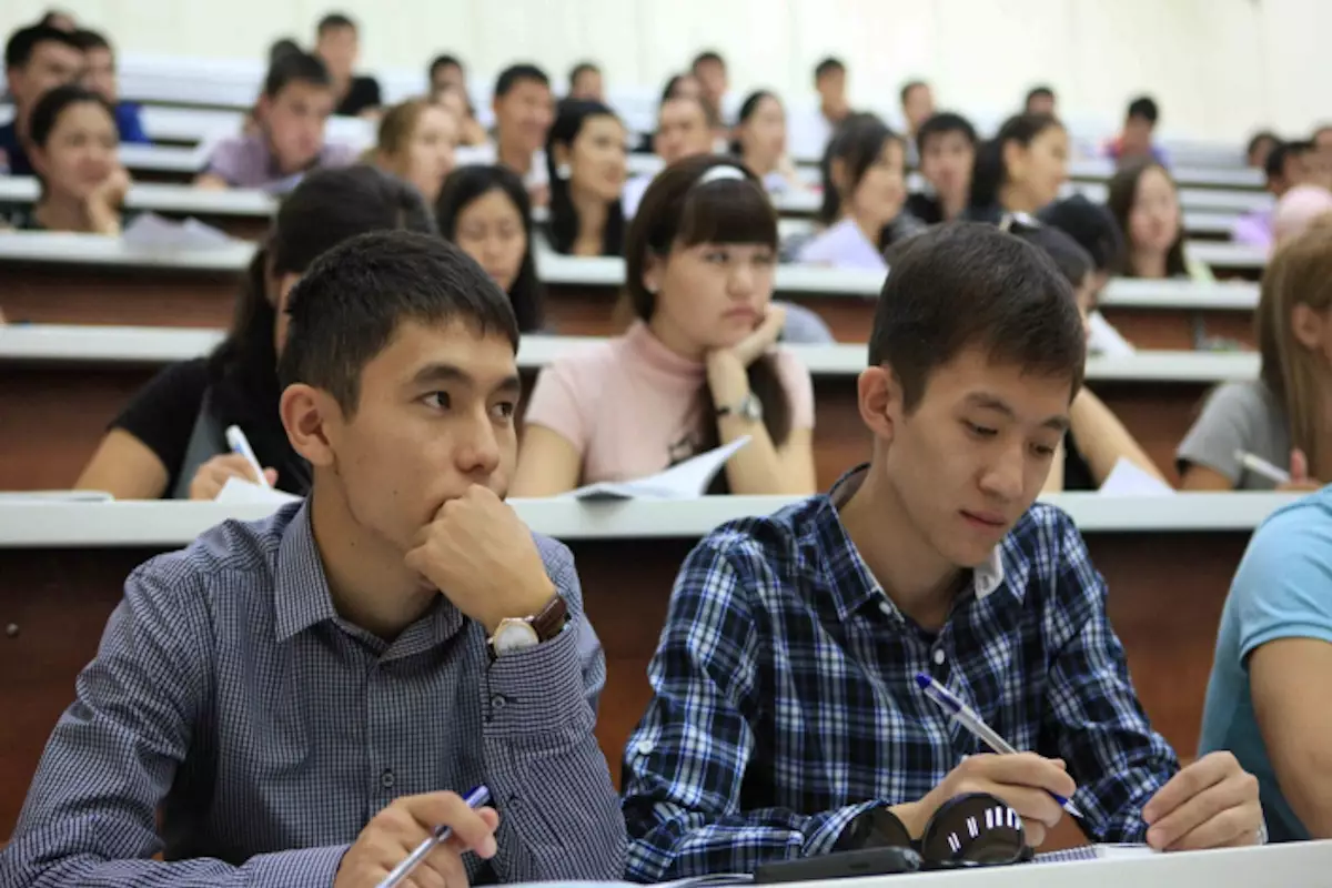 От Индии до Китая: кто и зачем едет учиться в казахстанские университеты