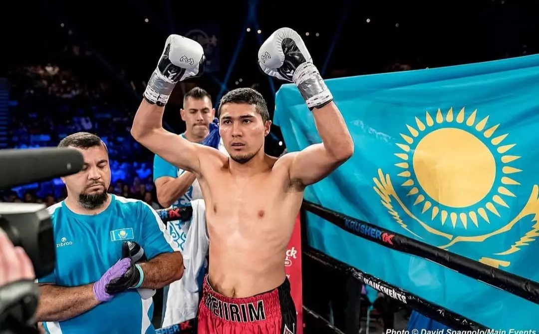 Жәнібек Әлімханұлының салмағында жеңілмеген қазақ боксшысына чемпиондық жекпе-жек берілді