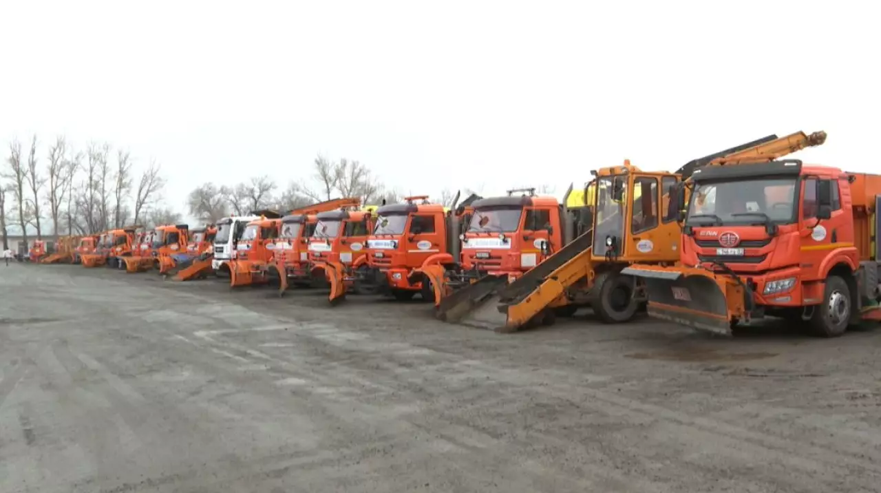 400 единиц спецтехники и цифровой контроль: как столица встречает зиму