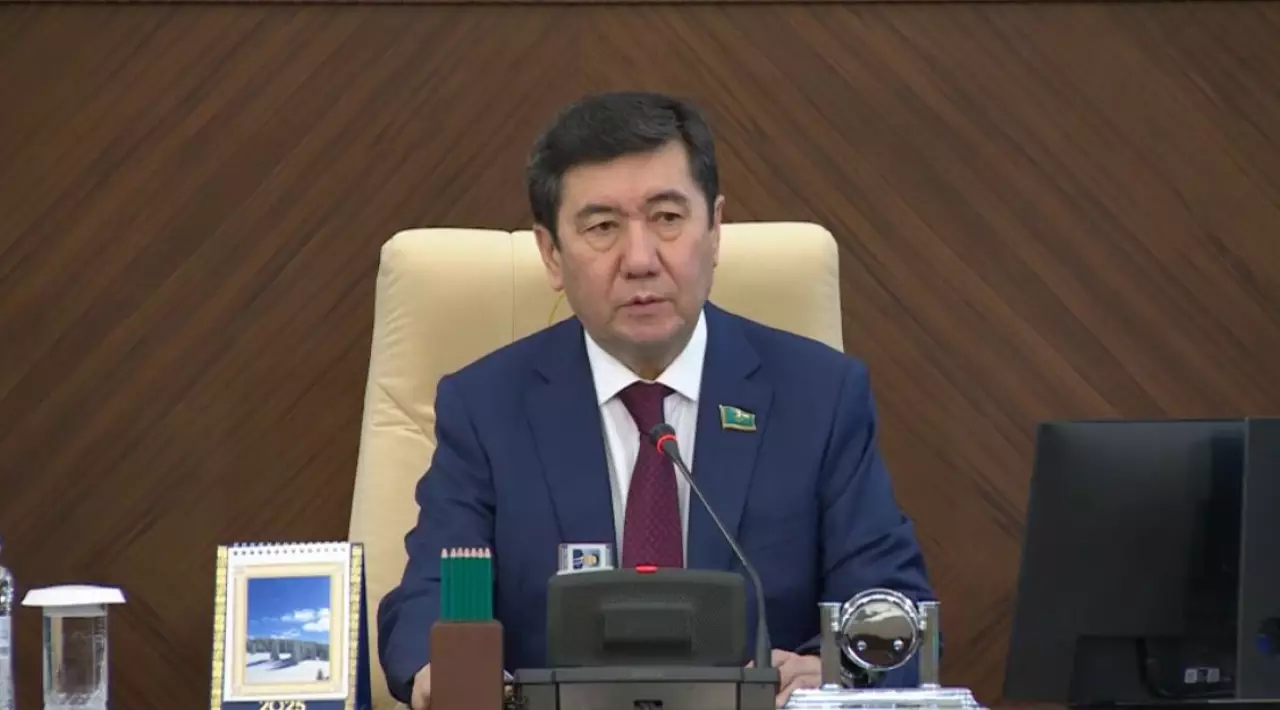 Почти тысяча обращений граждан переданы Правительству