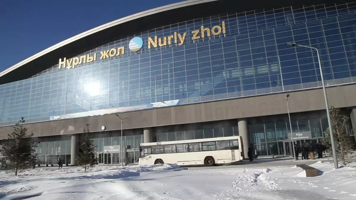 Вокзал в Астане превратили в свалку: скандальное видео появилось в Сети